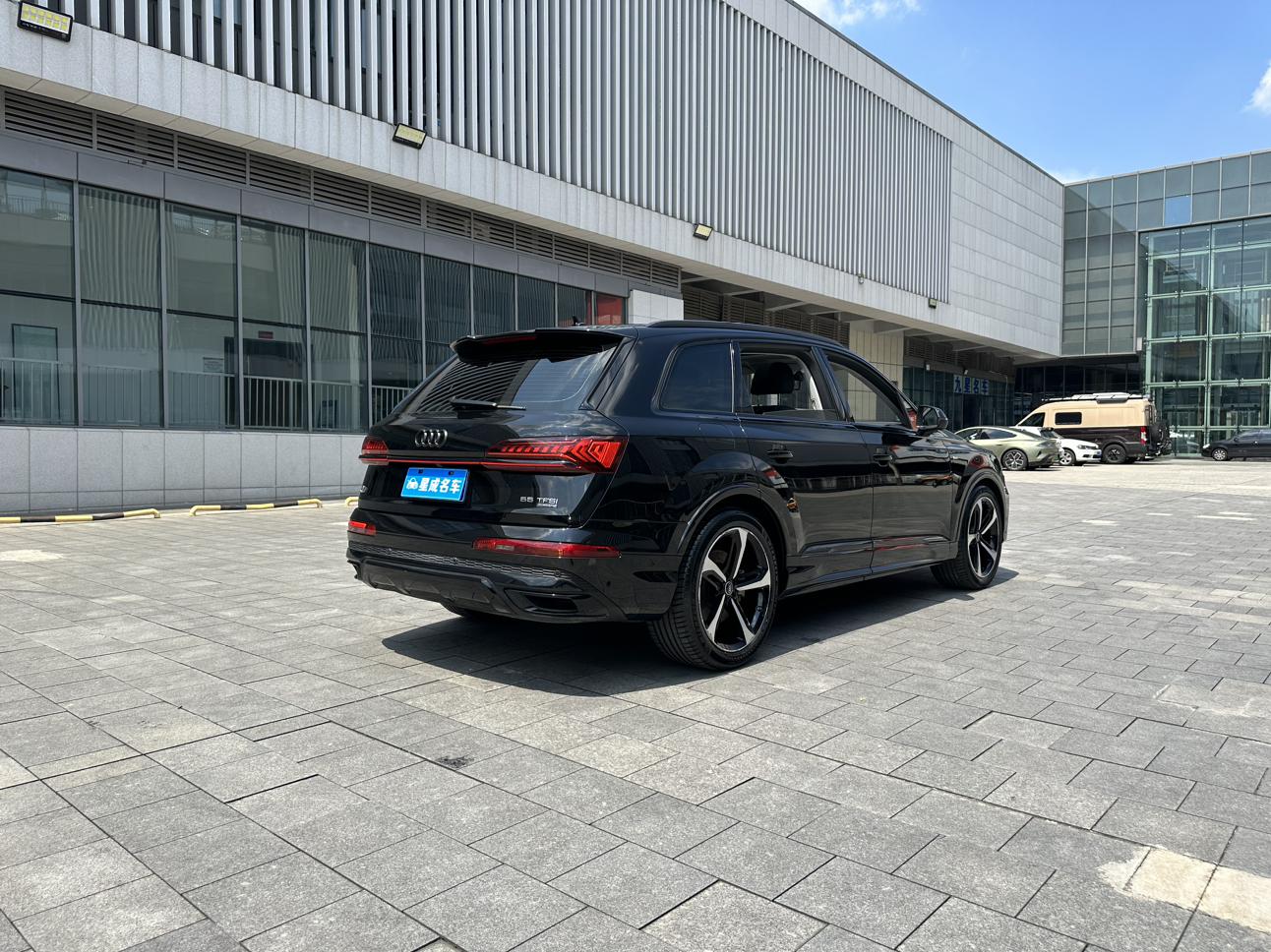 Audi Q7 2021 thumb 4