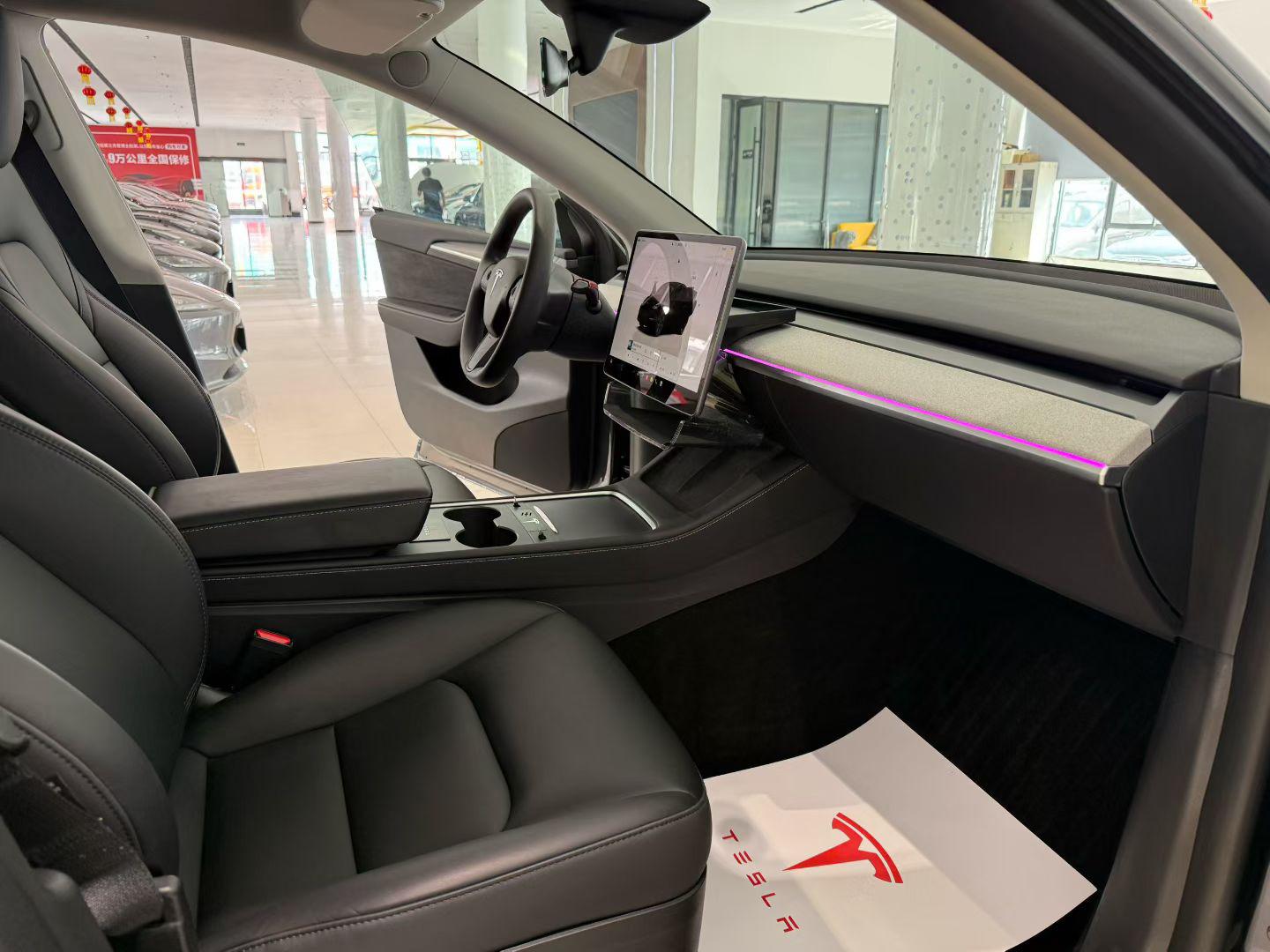 Tesla Model Y 2024 thumb 6