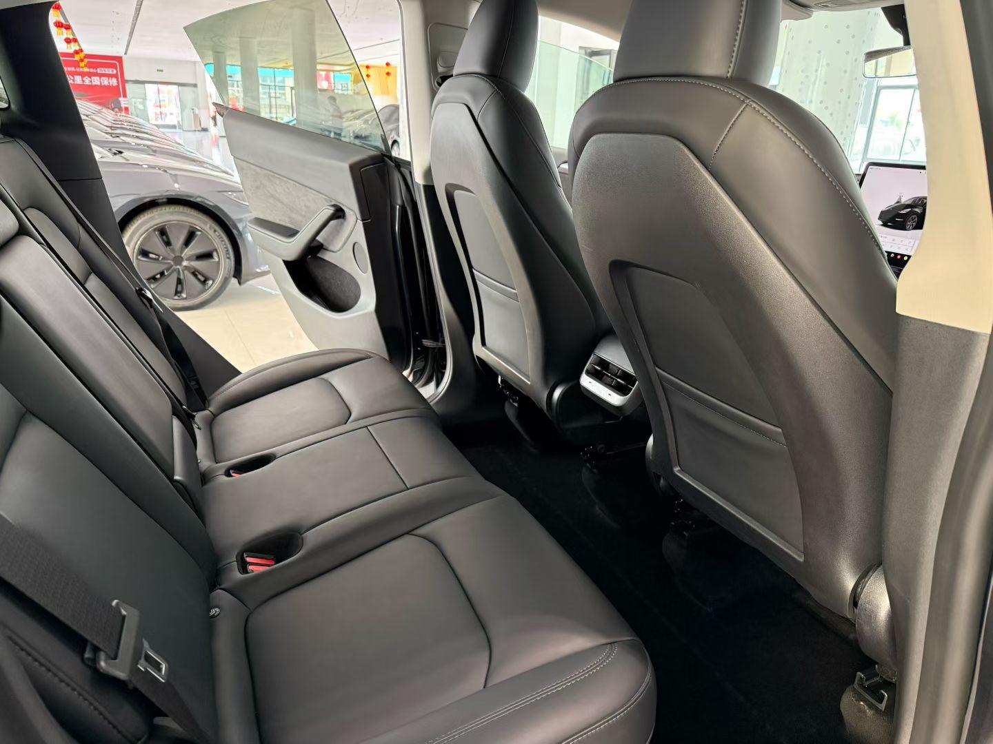 Tesla Model Y 2024 thumb 7