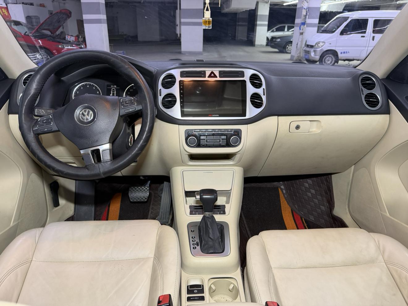 Volkswagen Tiguan 2010 thumb 7