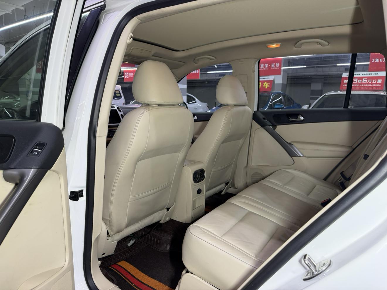 Volkswagen Tiguan 2010 thumb 12