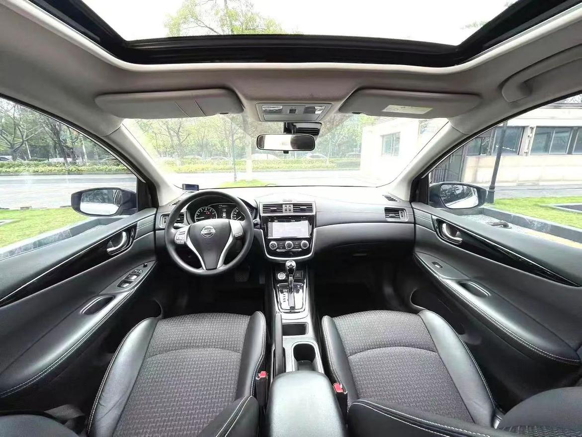 Nissan Tiida 2016 thumb 5