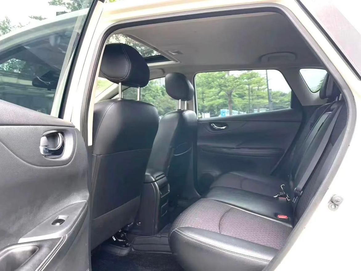 Nissan Tiida 2016 thumb 7