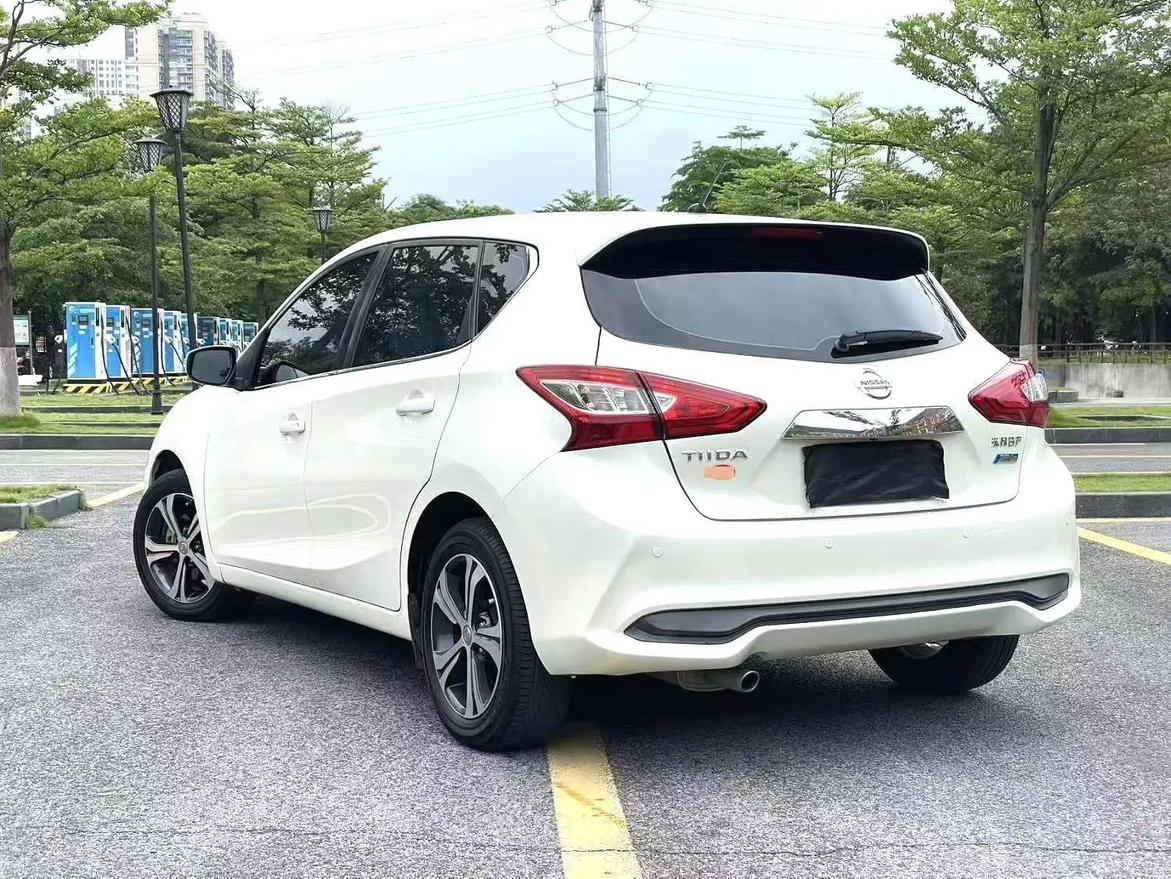 Nissan Tiida 2016 thumb 11