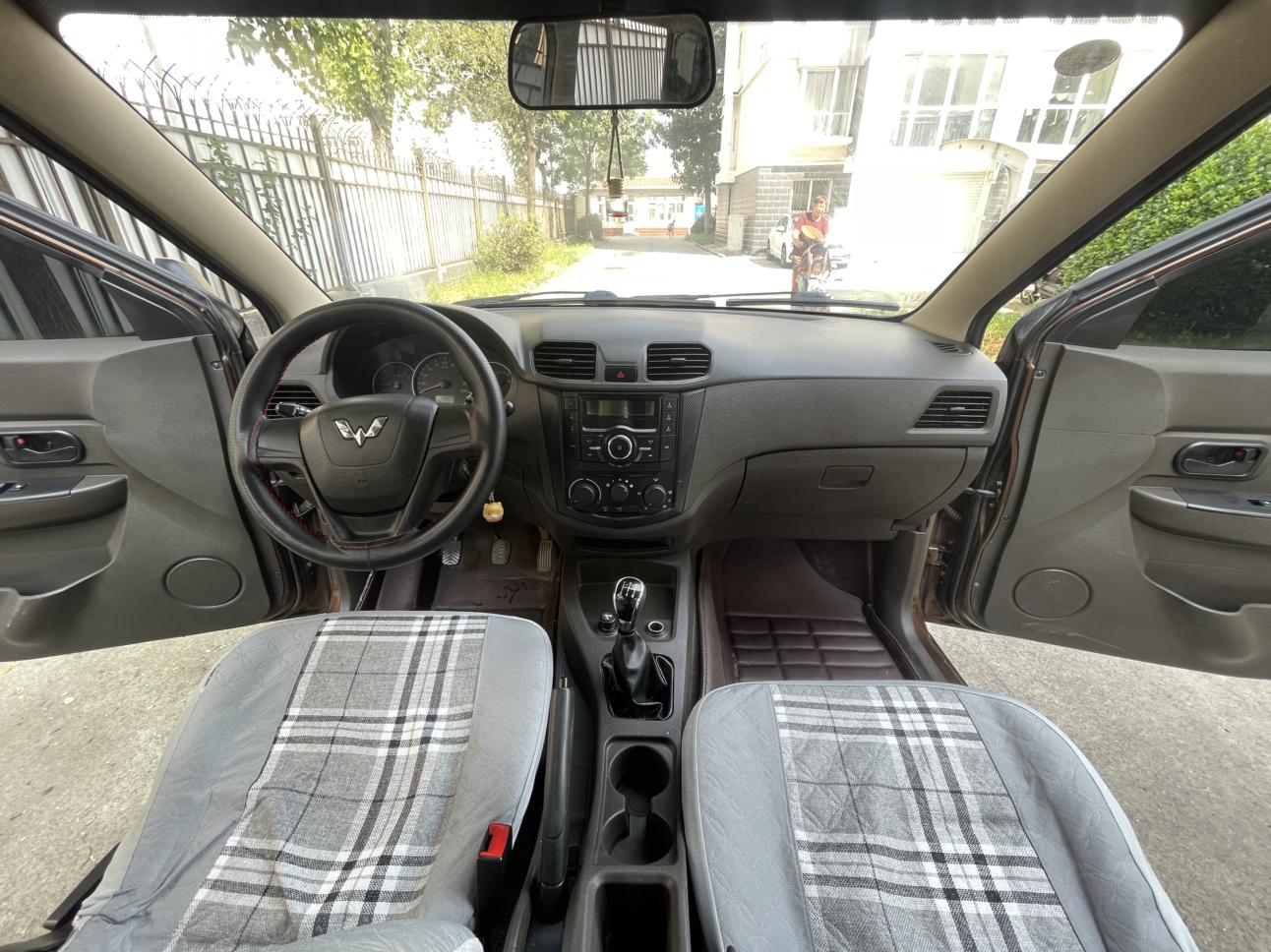 Wuling Hong Guang 2015 thumb 5