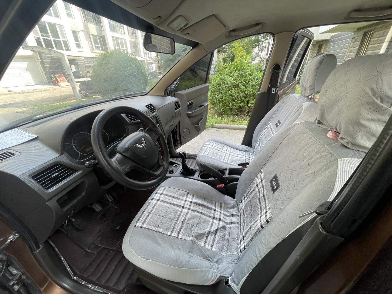 Wuling Hong Guang 2015 thumb 6