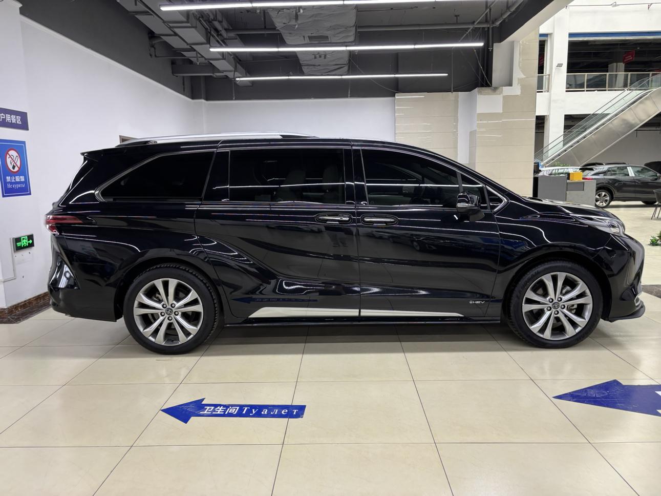 Toyota Sienna 2024 thumb 3