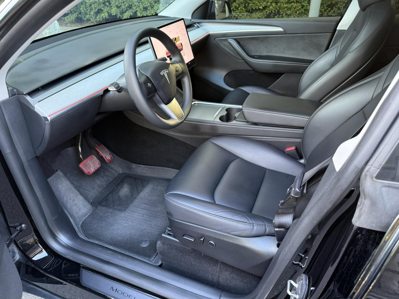 Tesla Model Y 2023 thumb 6