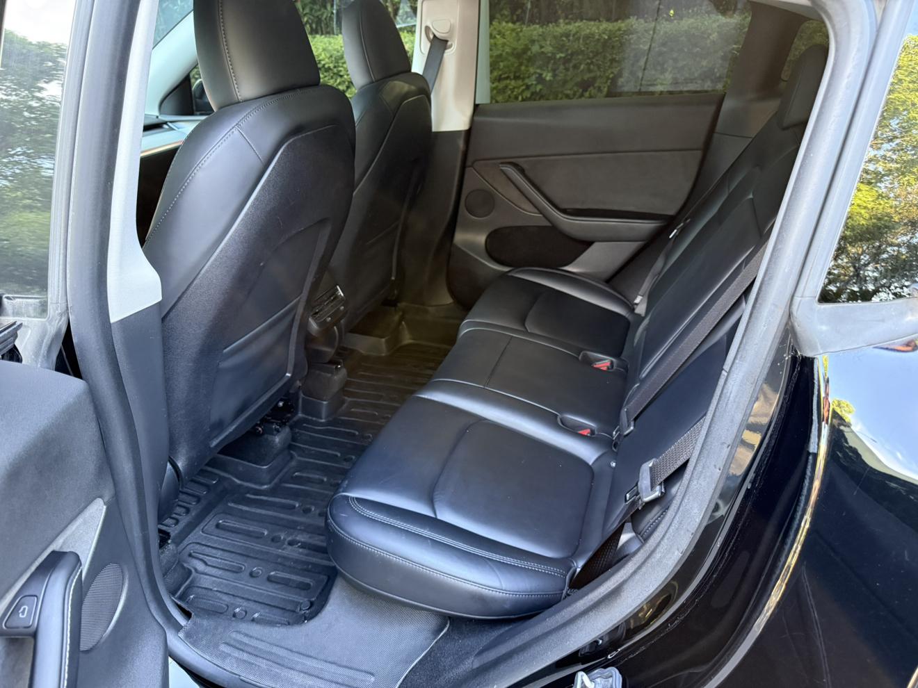 Tesla Model Y 2023 thumb 7