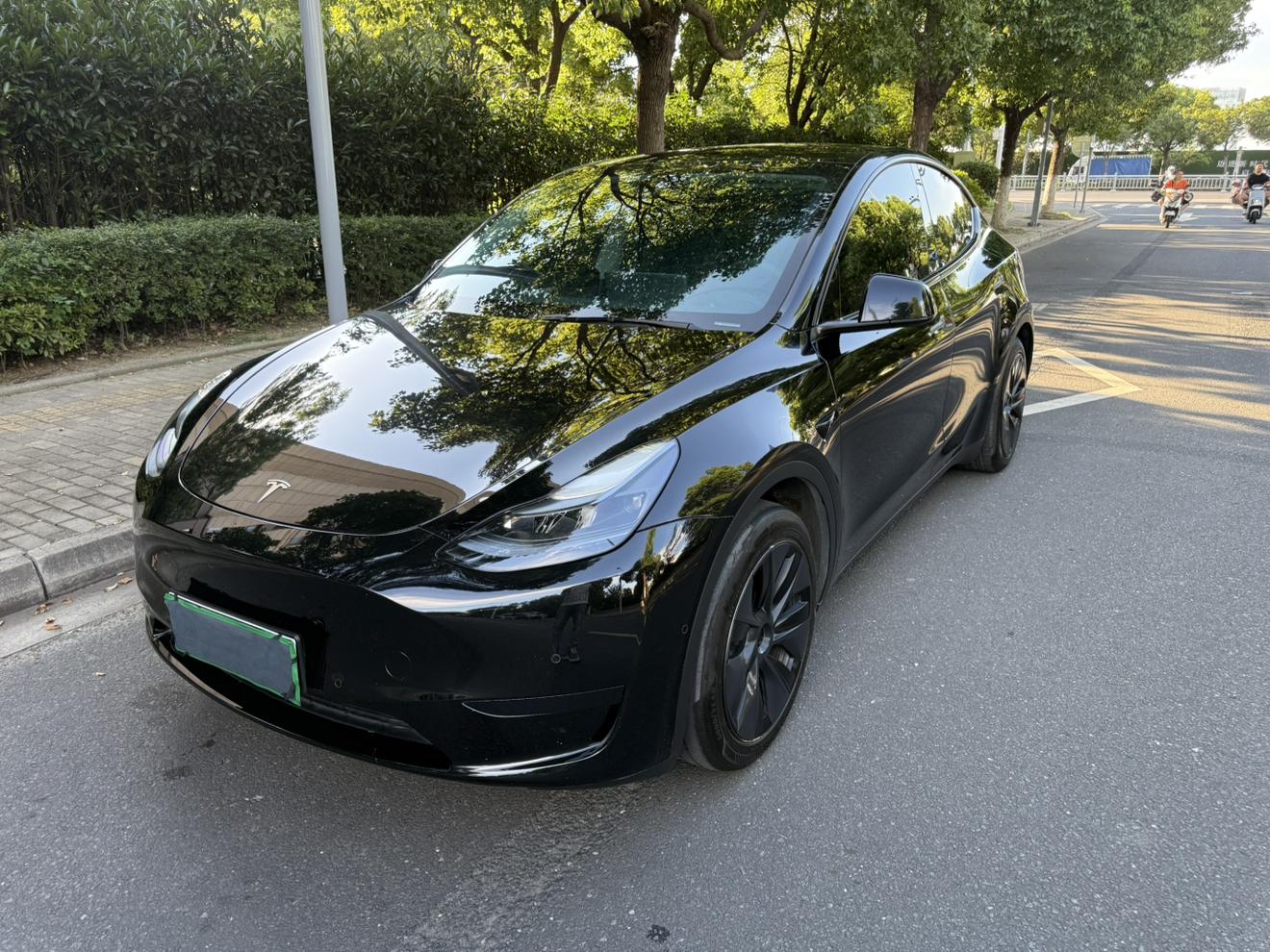 Tesla Model Y 2023 thumb 8