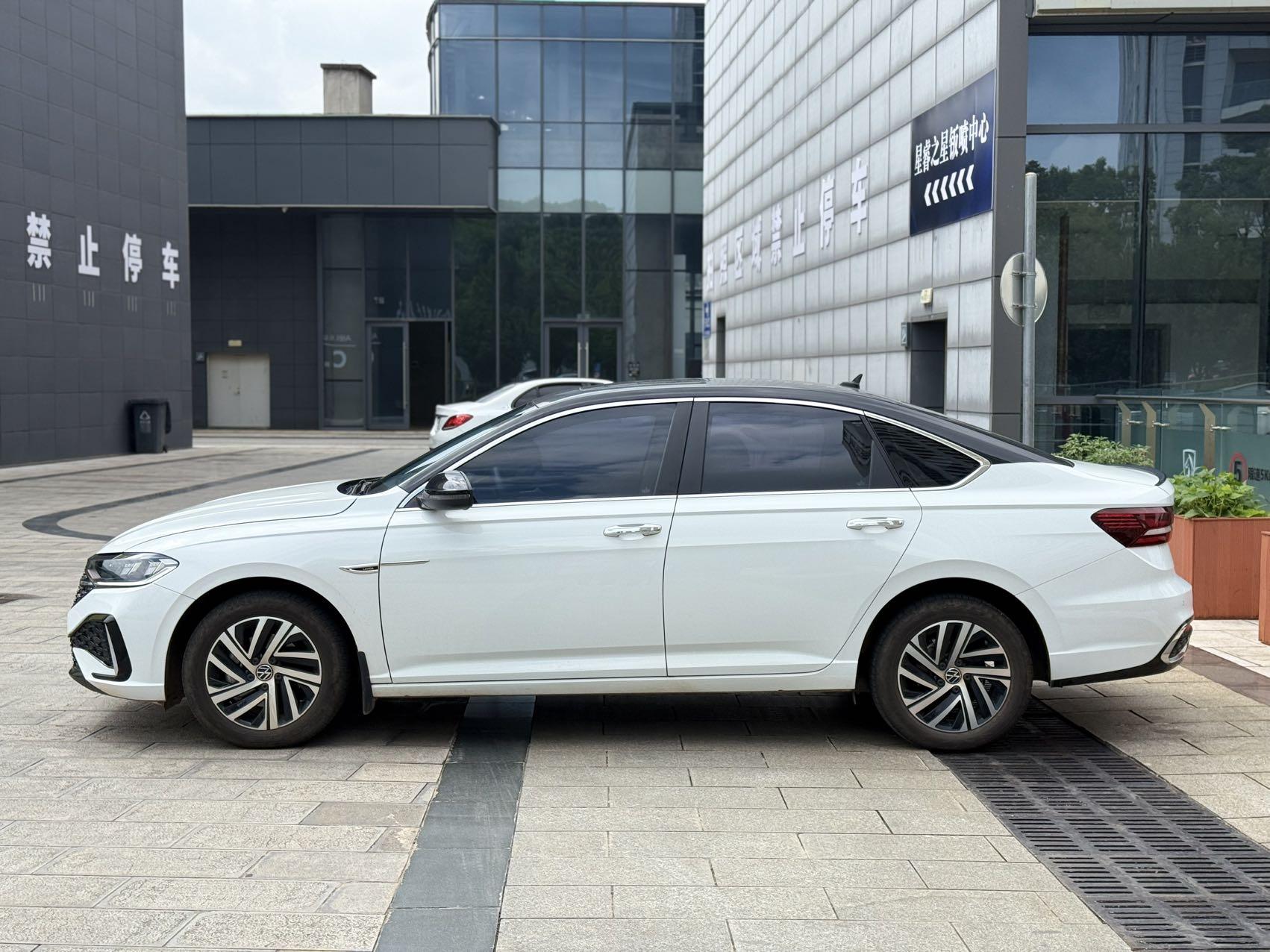 Volkswagen Lavida XR 2024 thumb 2