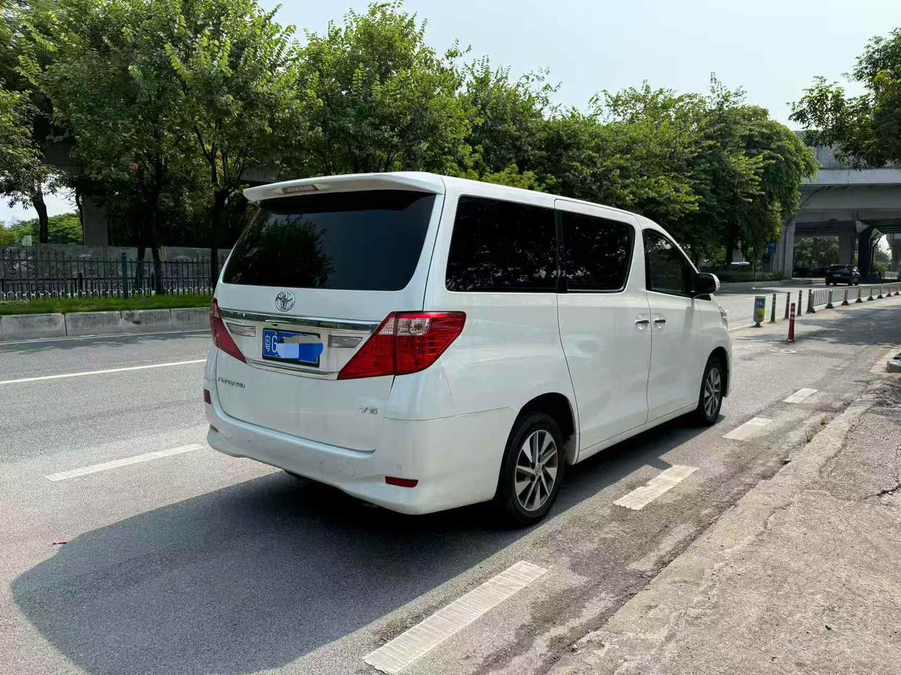 Toyota Alphard 2012 thumb 2