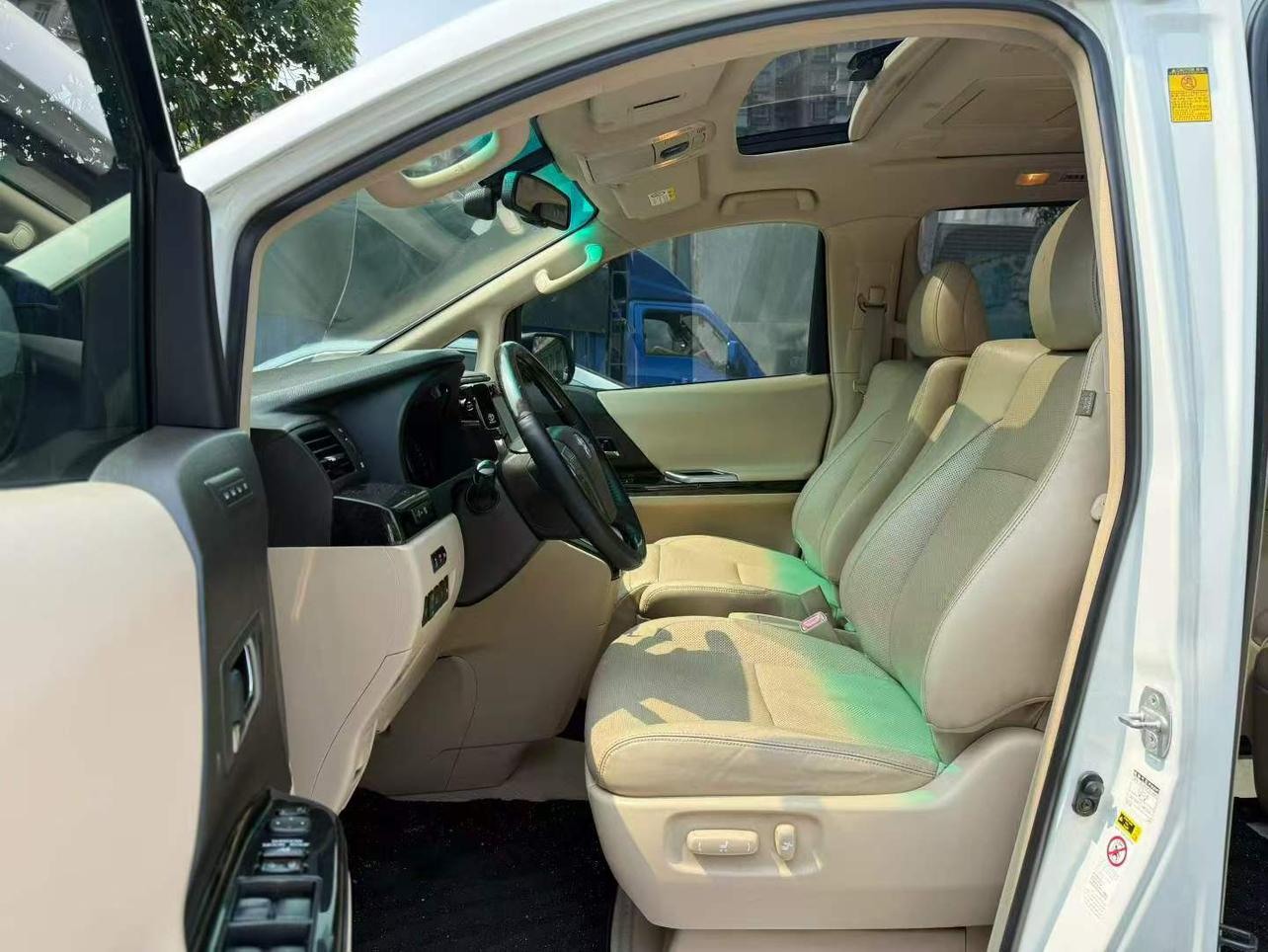 Toyota Alphard 2012 thumb 4