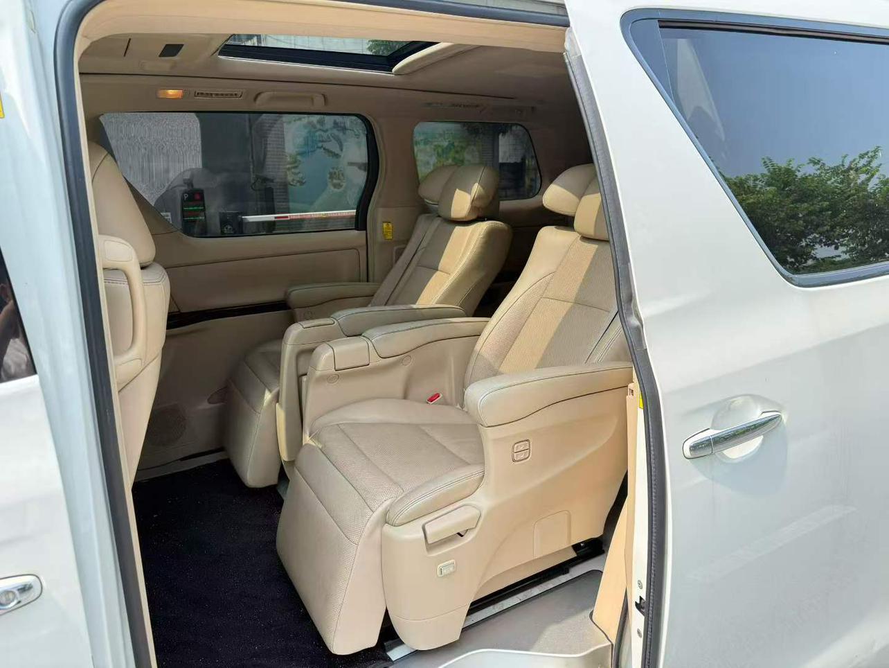 Toyota Alphard 2012 thumb 6