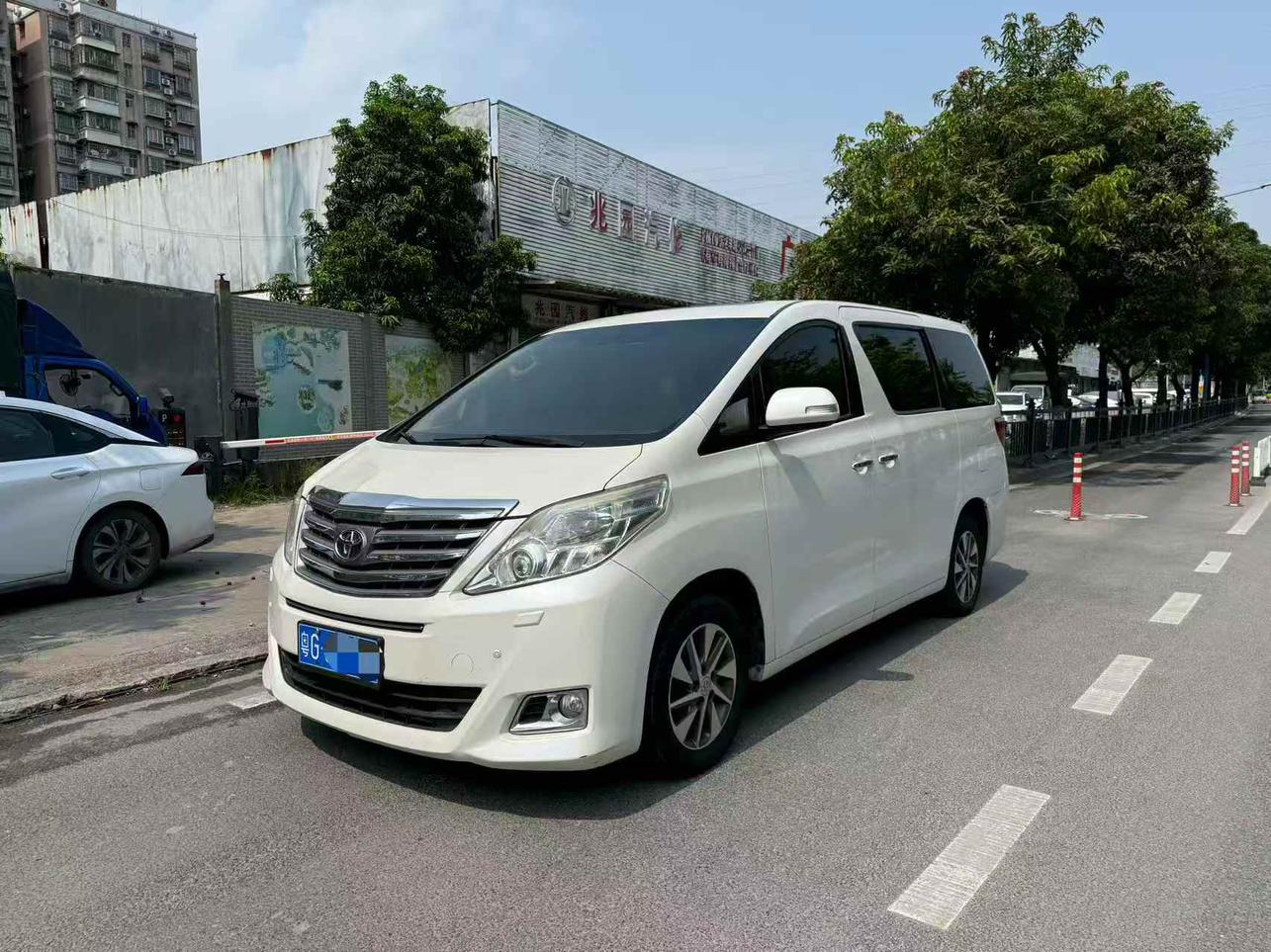 Toyota Alphard 2012 thumb 8
