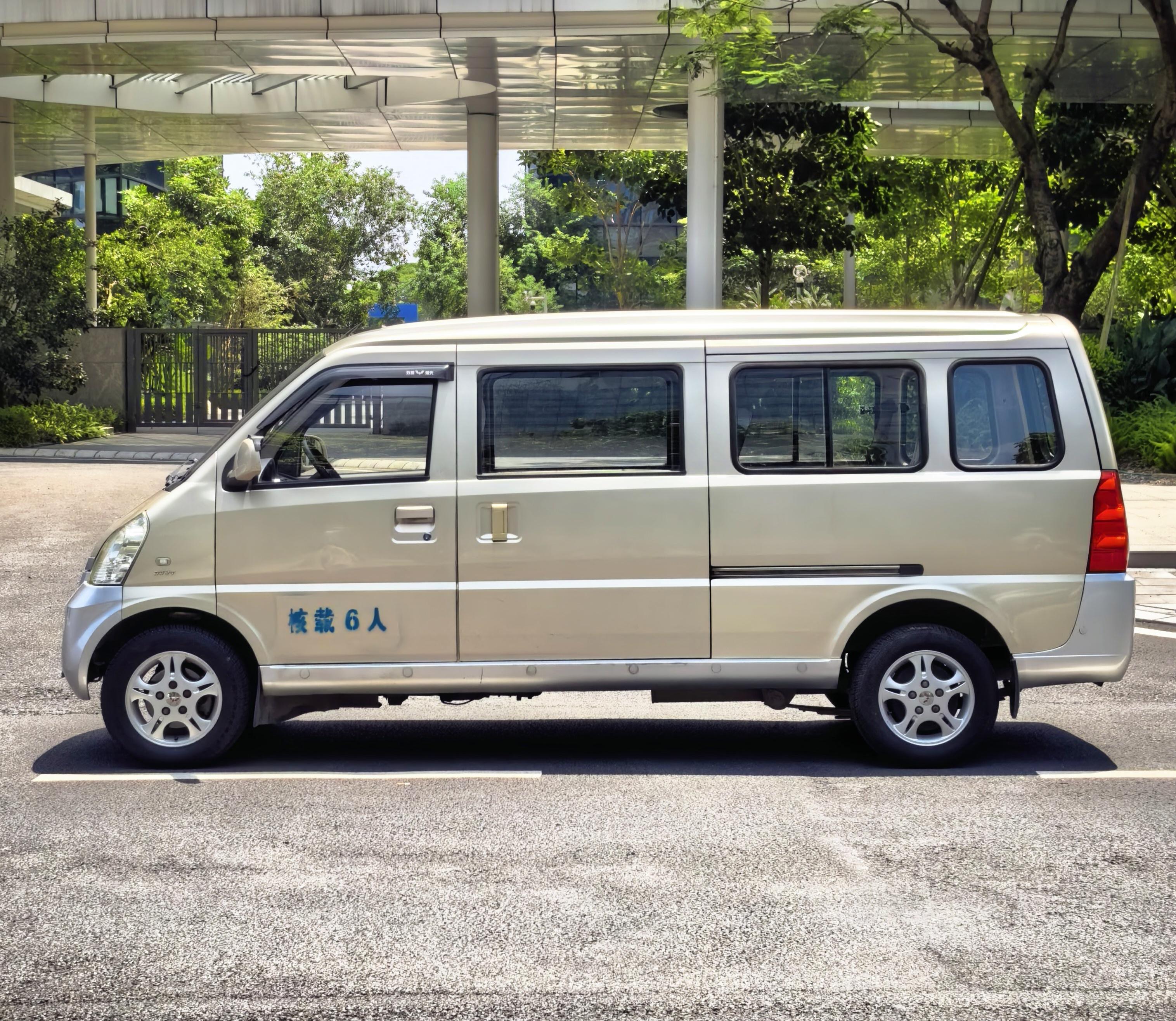 Wuling Rong Guang 2012 thumb 2