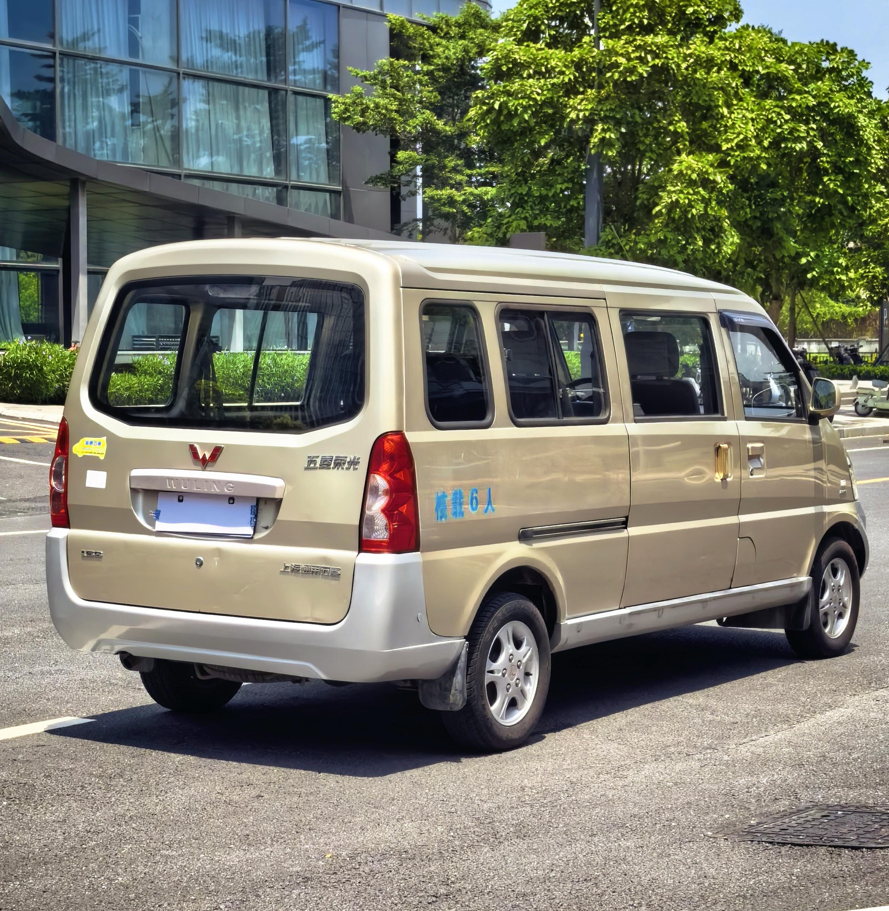 Wuling Rong Guang 2012 thumb 5