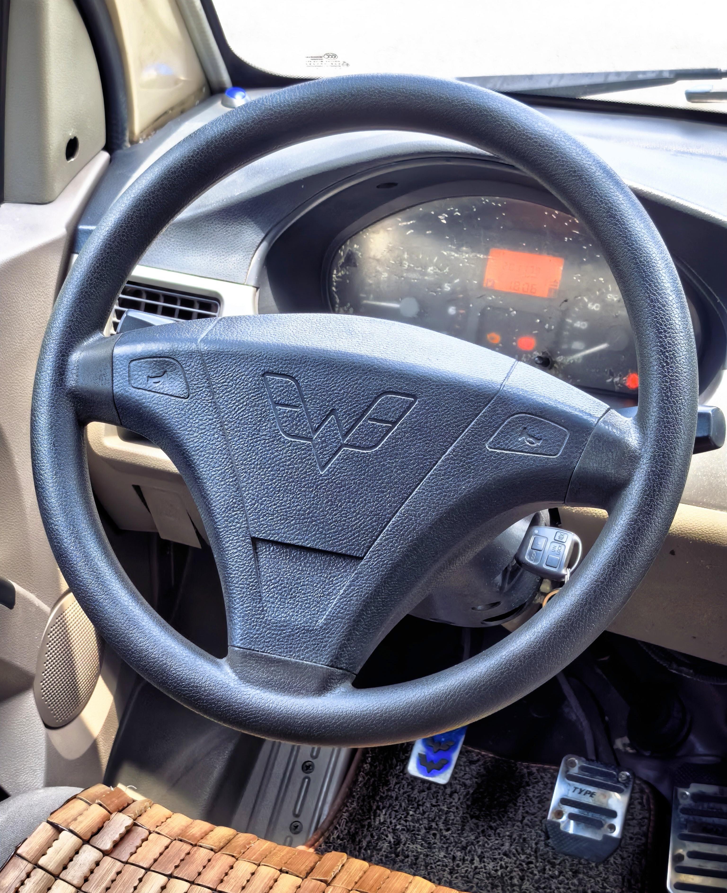 Wuling Rong Guang 2012 thumb 9