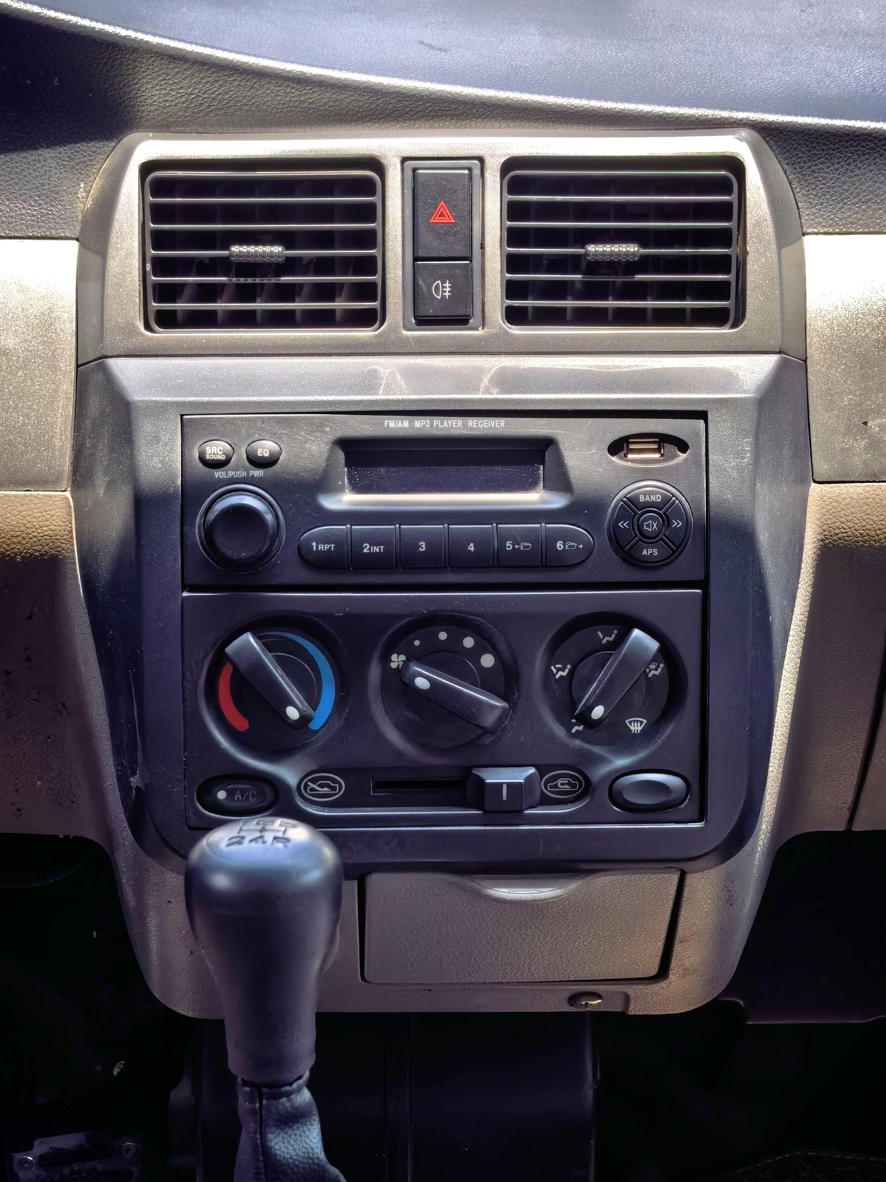 Wuling Rong Guang 2012 thumb 11
