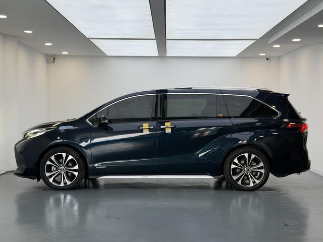 Toyota Granvia 2023 thumb 2
