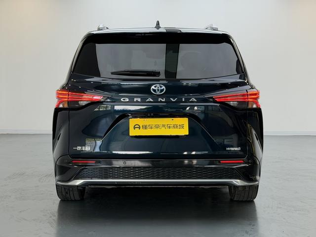 Toyota Granvia 2023 thumb 4