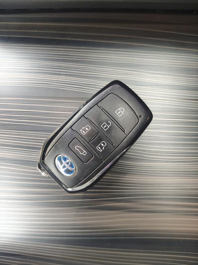 Toyota Granvia 2023 thumb 9
