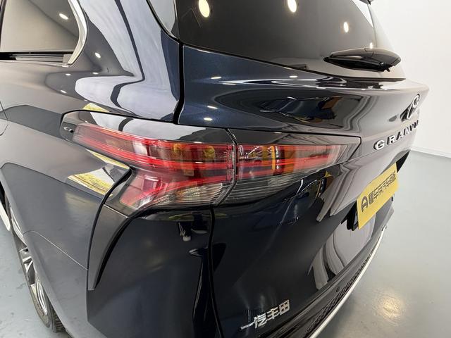 Toyota Granvia 2023 thumb 11