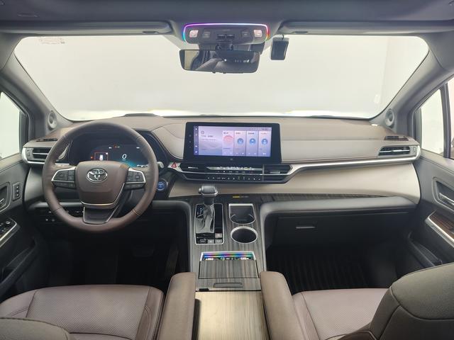 Toyota Granvia 2023 thumb 12