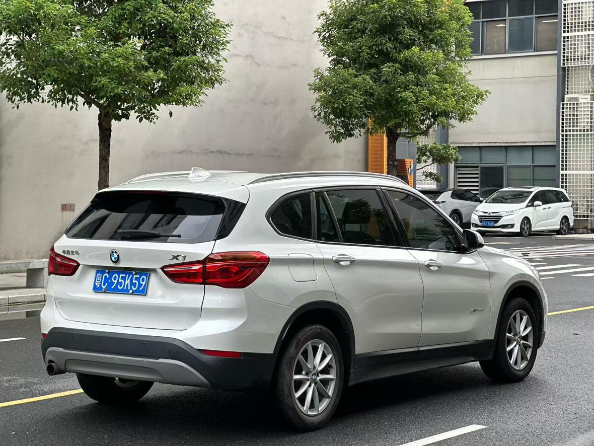 BMW X1 2016 thumb 10