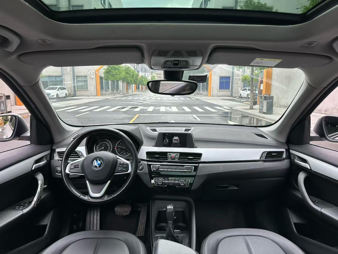 BMW X1 2016 thumb 11