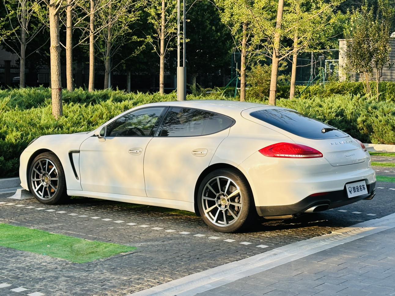 Porsche Panamera 2014 thumb 2