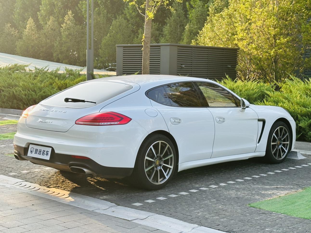 Porsche Panamera 2014 thumb 4