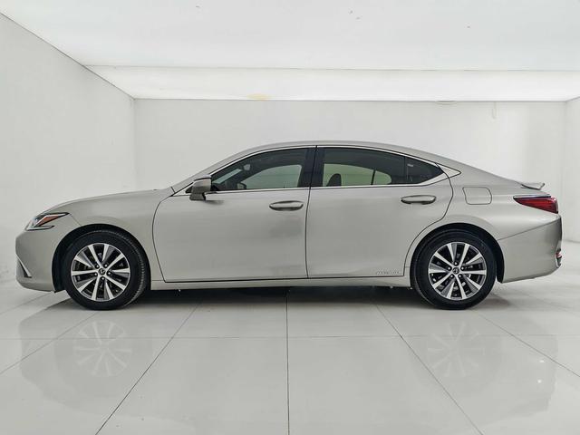 Lexus ES 2018 thumb 2