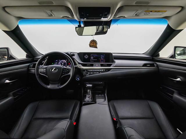 Lexus ES 2018 thumb 12