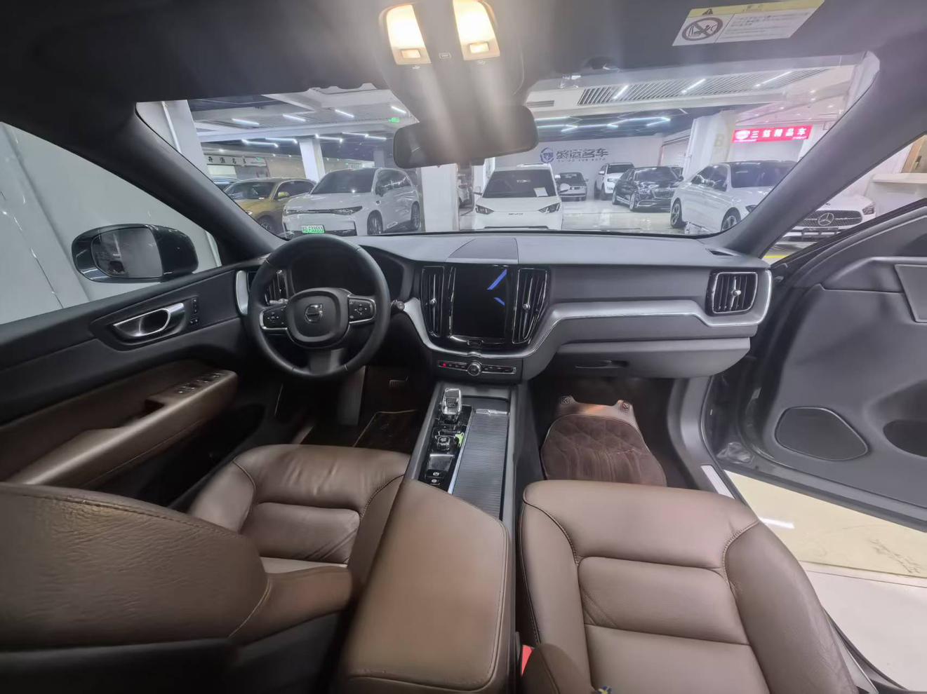 Volvo XC60 2023 thumb 5
