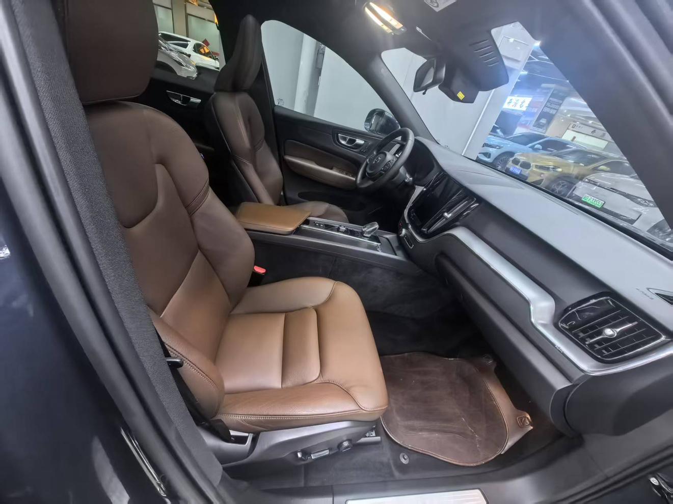 Volvo XC60 2023 thumb 6