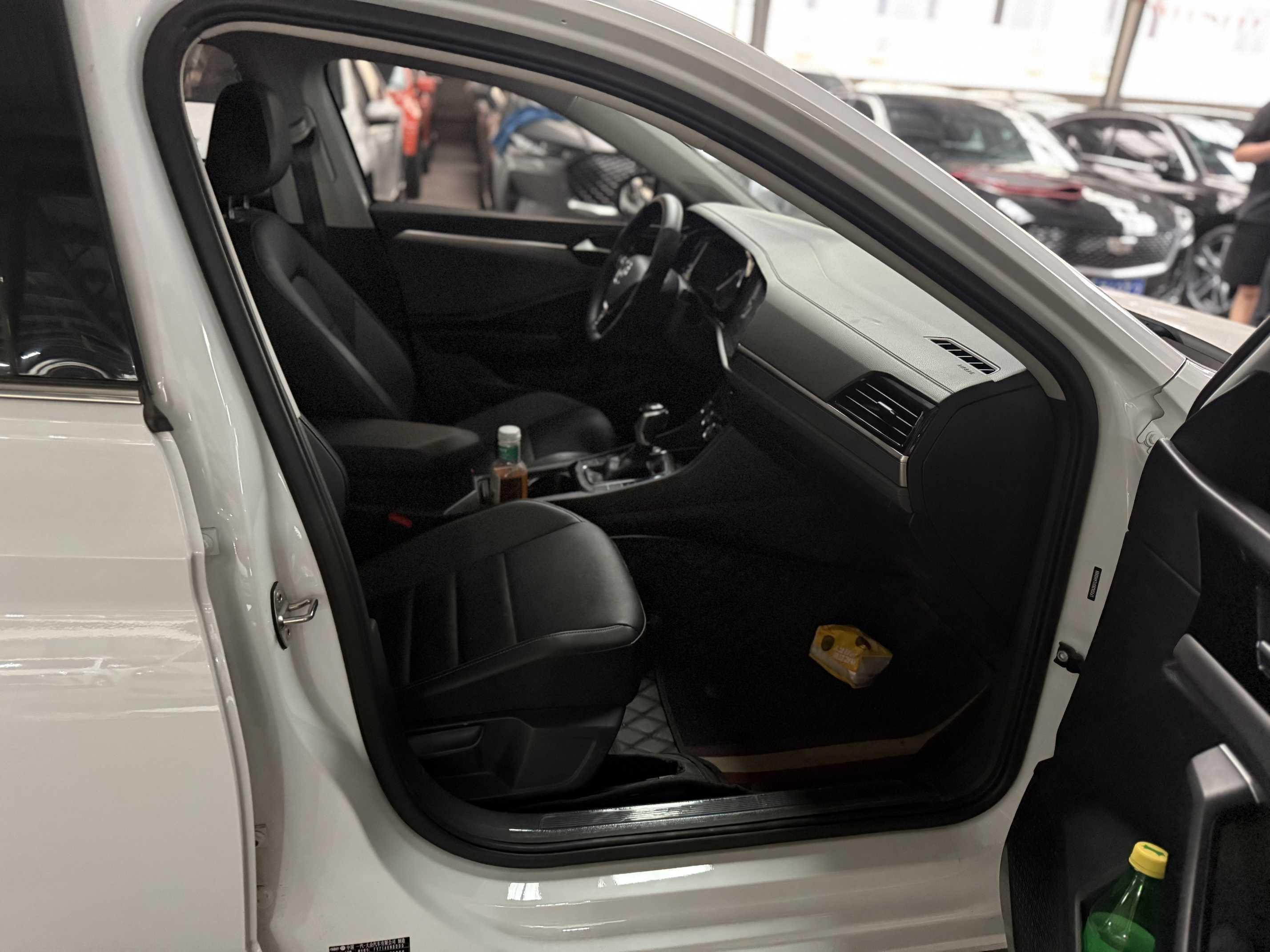 Volkswagen Sagitar 2019 thumb 7