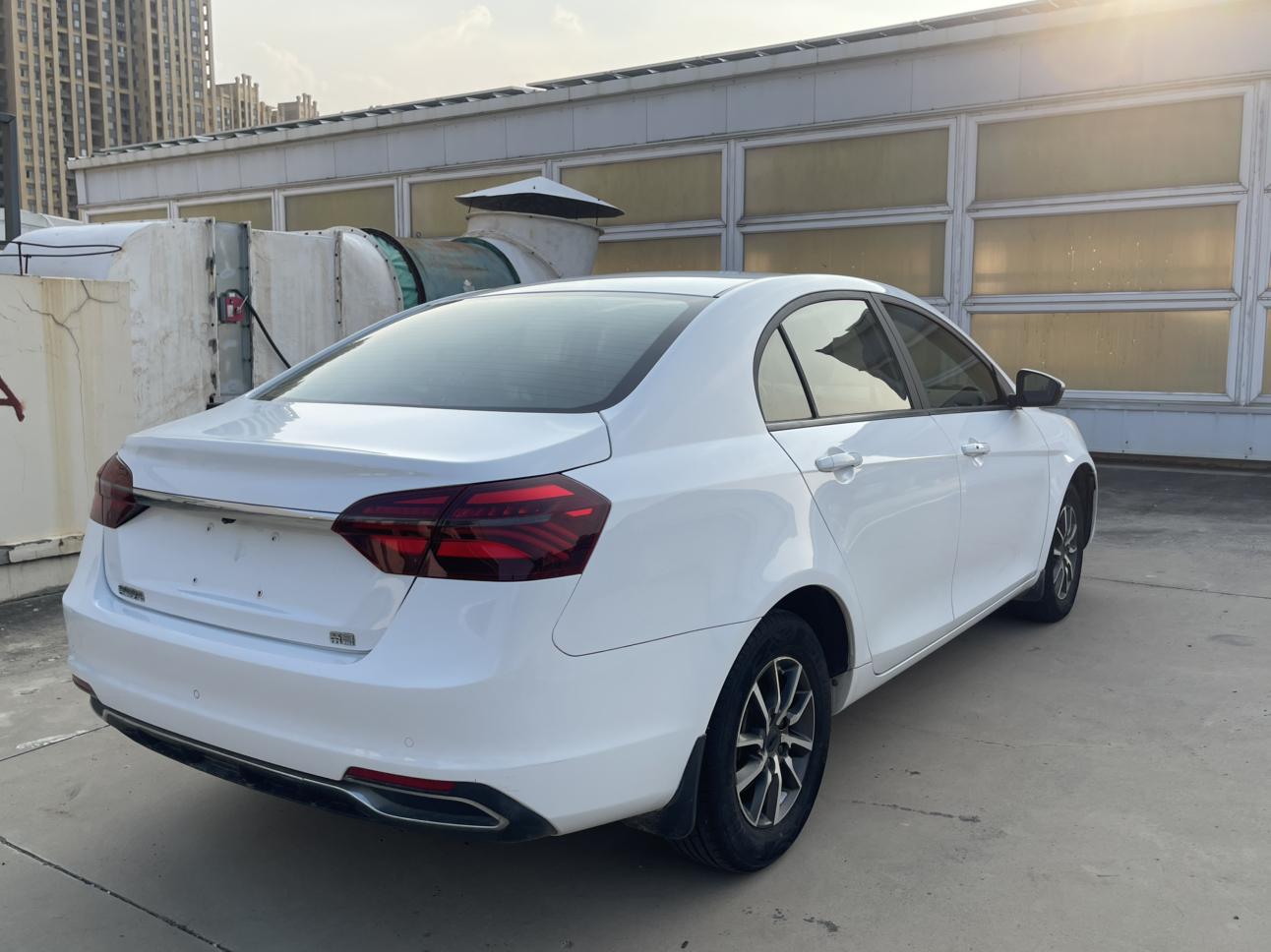 Geely Emgrand 2020 thumb 4
