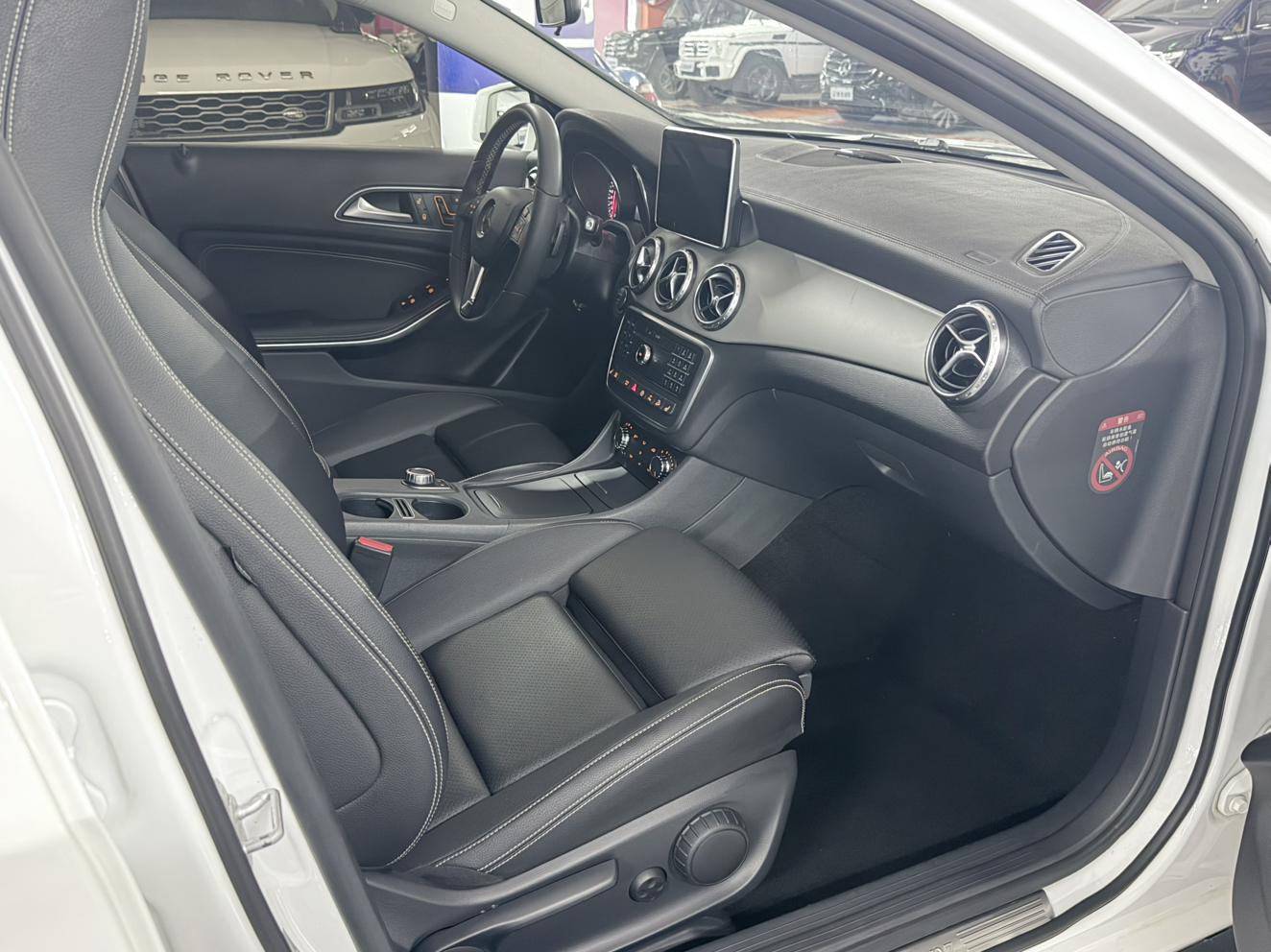 Mercedes-Benz GLA 2016 thumb 8