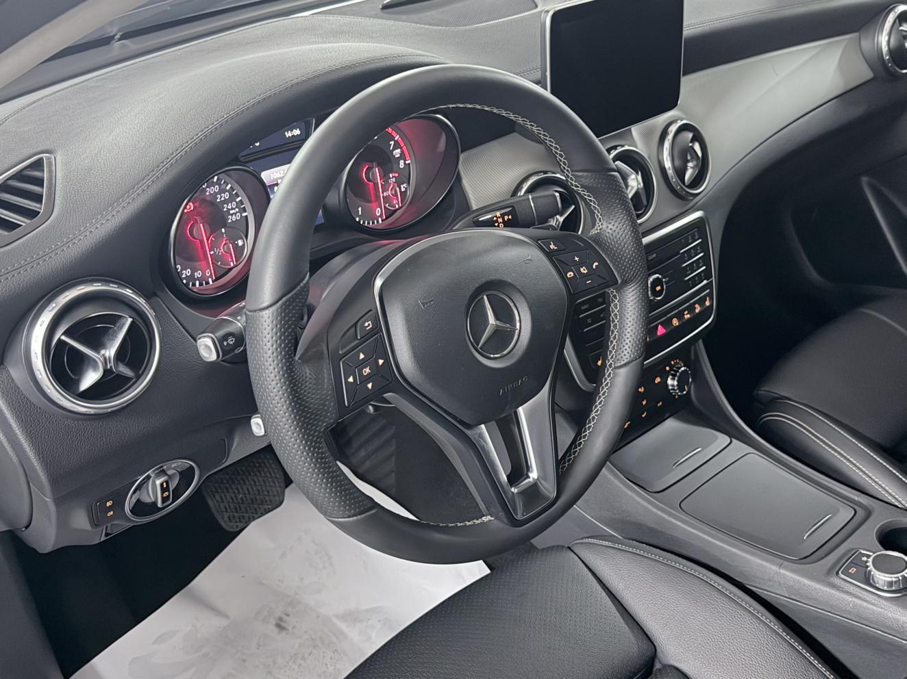Mercedes-Benz GLA 2016 thumb 12