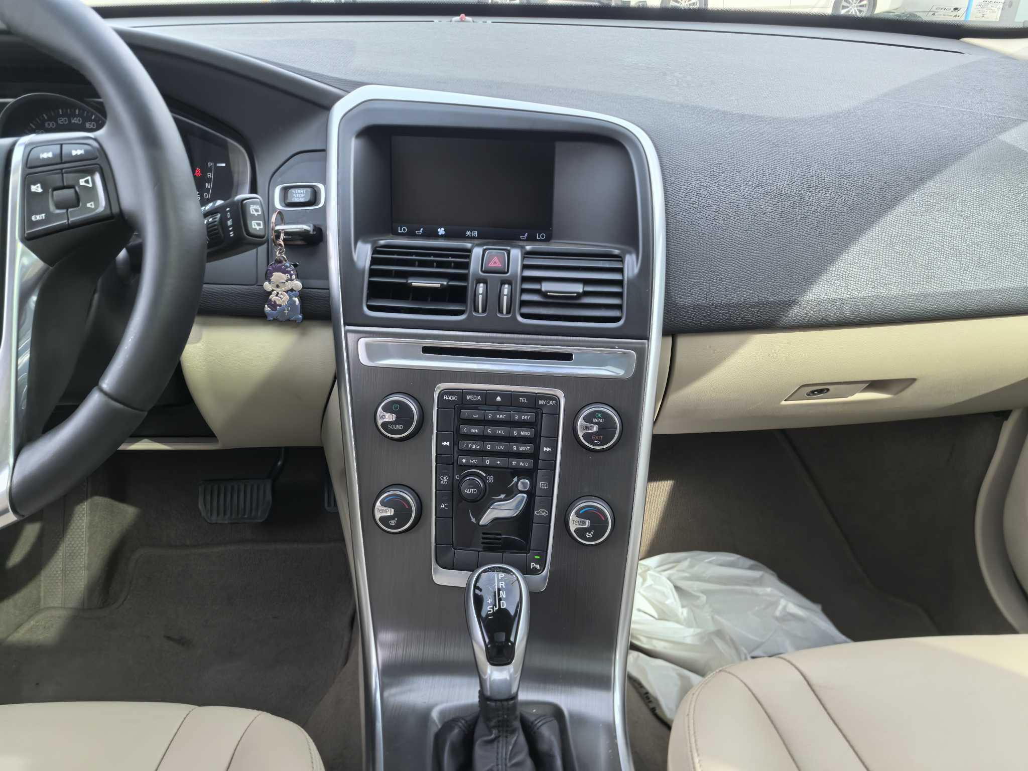 Volvo XC60 2014 thumb 7