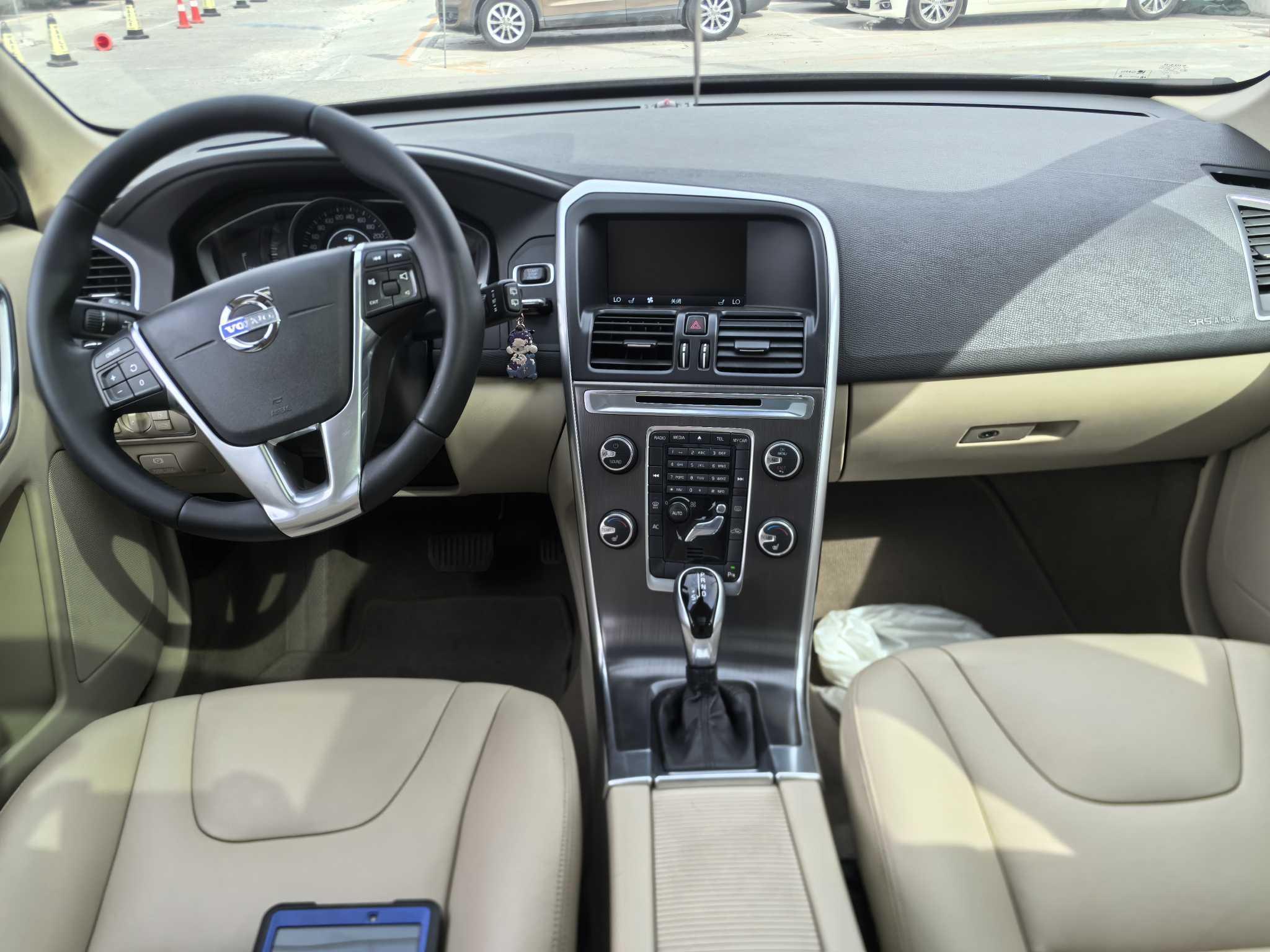 Volvo XC60 2014 thumb 9