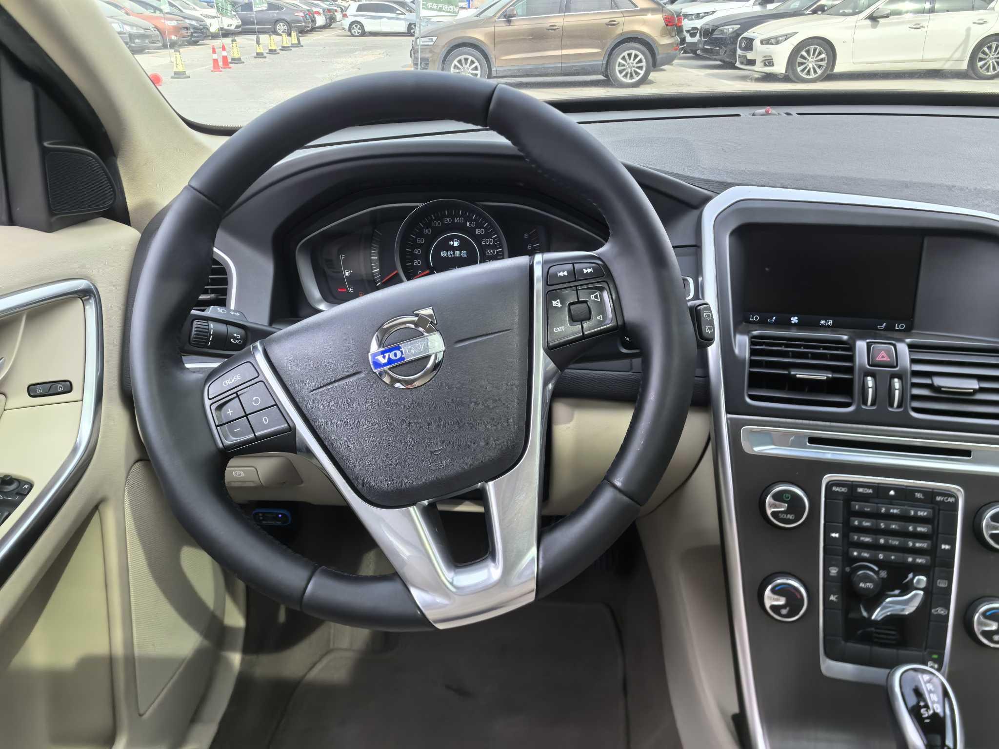 Volvo XC60 2014 thumb 11