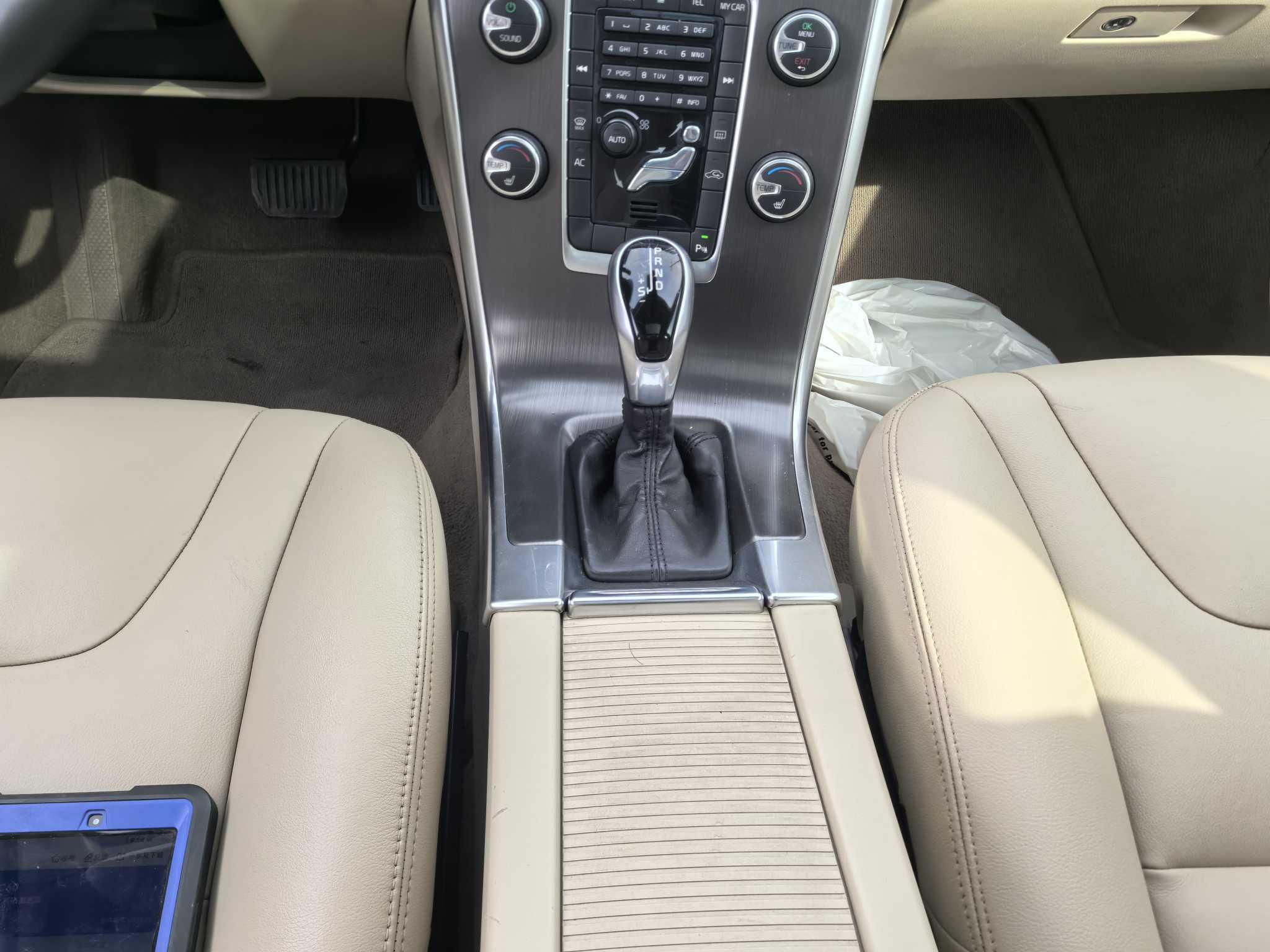 Volvo XC60 2014 thumb 12