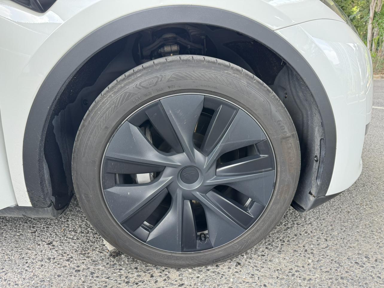 Tesla Model Y 2024 thumb 5