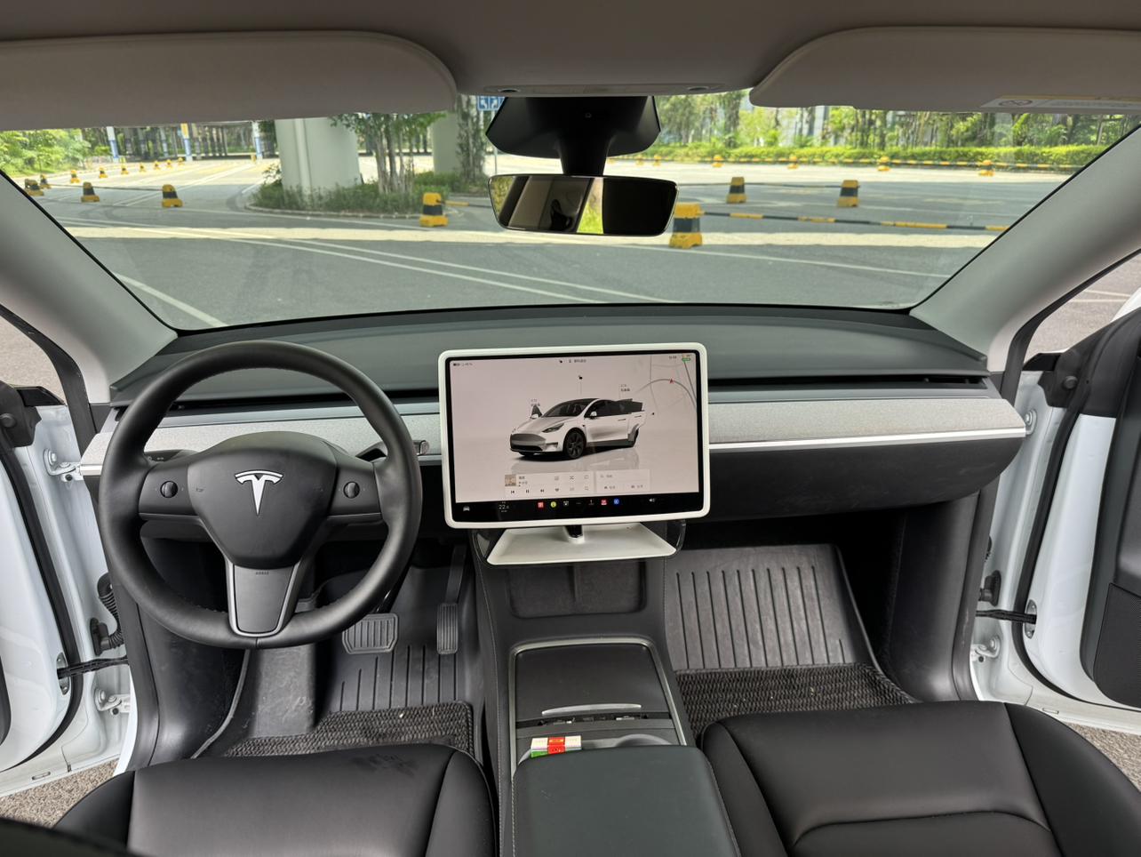 Tesla Model Y 2024 thumb 6