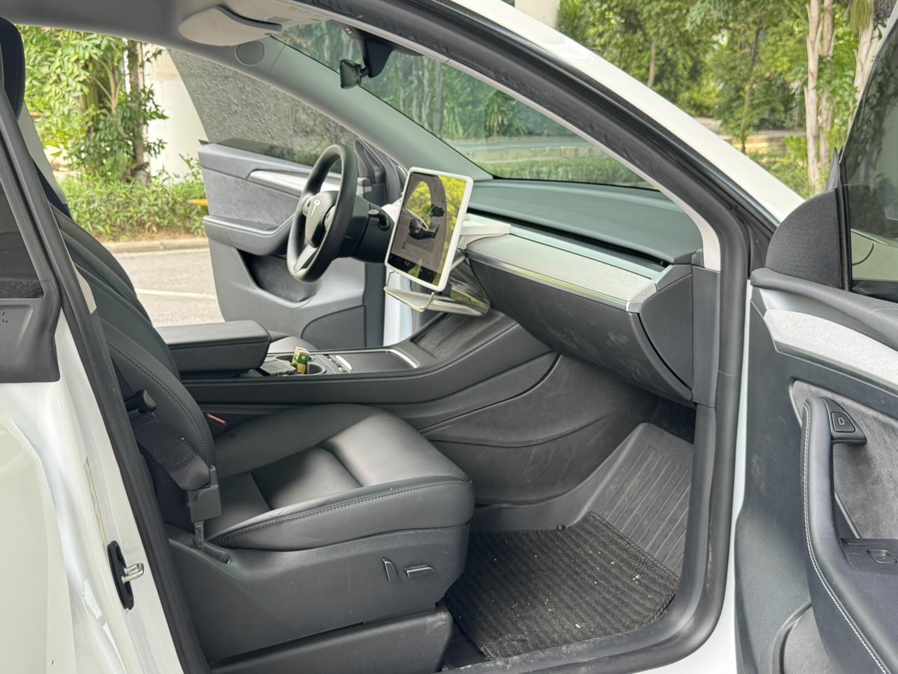 Tesla Model Y 2024 thumb 7