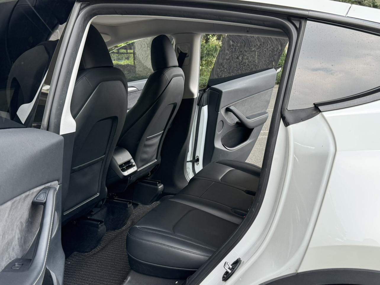 Tesla Model Y 2024 thumb 9