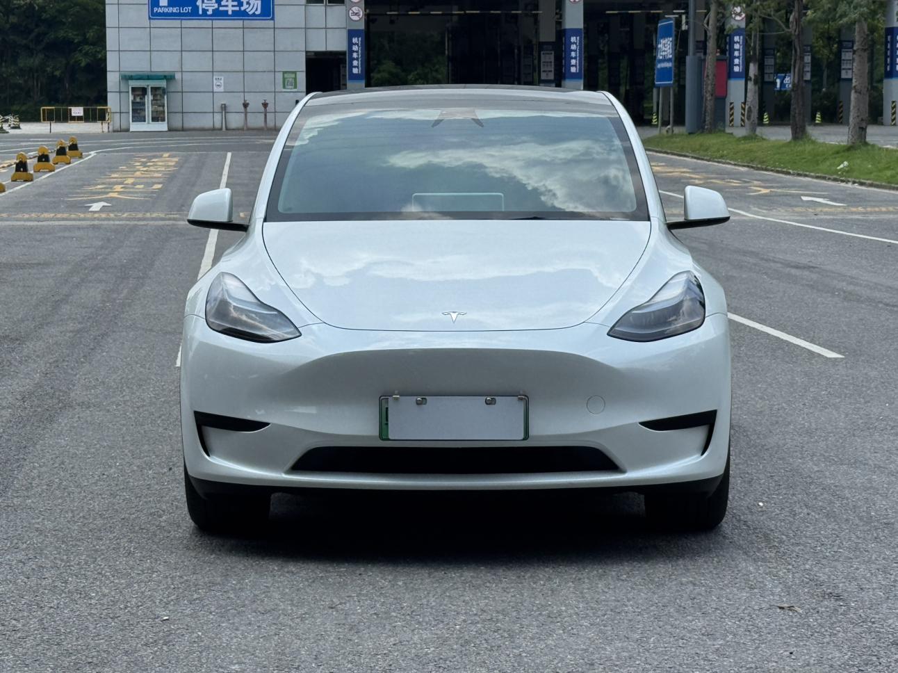 Tesla Model Y 2024 thumb 12