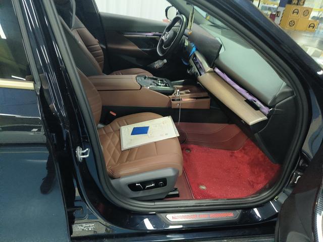 BMW 5 серии 2024 thumb 9